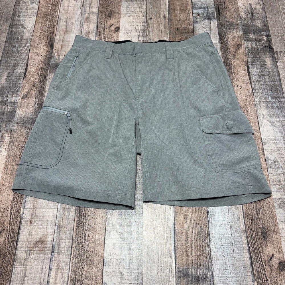 Huk Performance Fishing Shorts Mens Medium Gray Cargo Stretch Quick Dry Outdoor